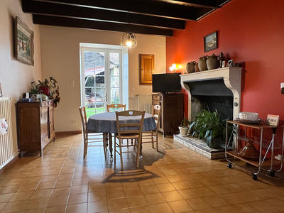 Maison - 250 m² - 8 pièces