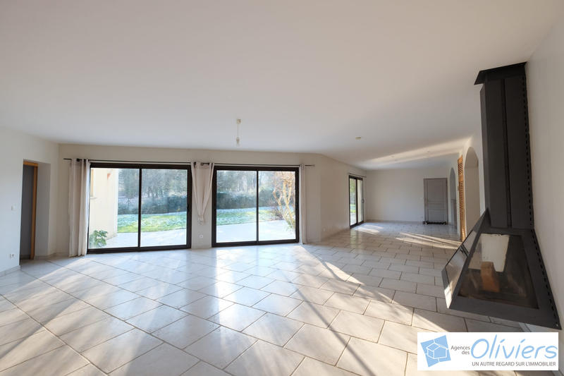 Maison - 260 m² - 9 pièces
