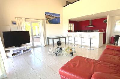 Maison - 140 m² - 4 pièces