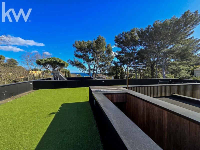 Maison contemporaine - 196 m² - 6 pièces