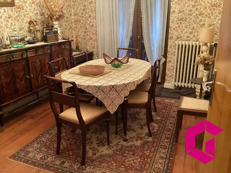 Maison traditionnelle - 168 m² - 9 pièces