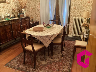 Maison traditionnelle - 168 m² - 9 pièces