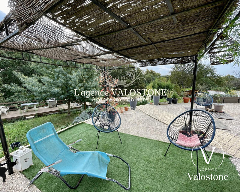 Maison traditionnelle - 255 m² - 4 pièces