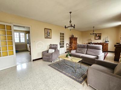 Maison traditionnelle - 137 m² - 6 pièces