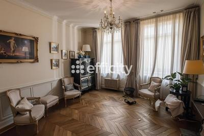 Demeure - 233 m² - 9 pièces