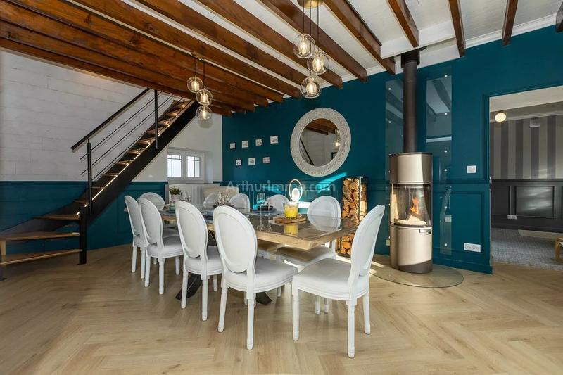 Maison - 222 m² - 7 pièces