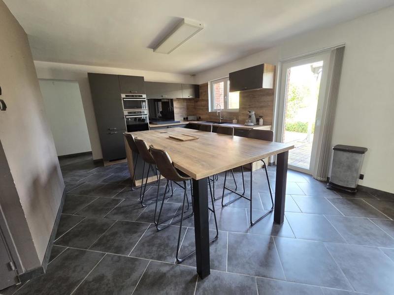 Pavillon - 142 m² - 8 pièces