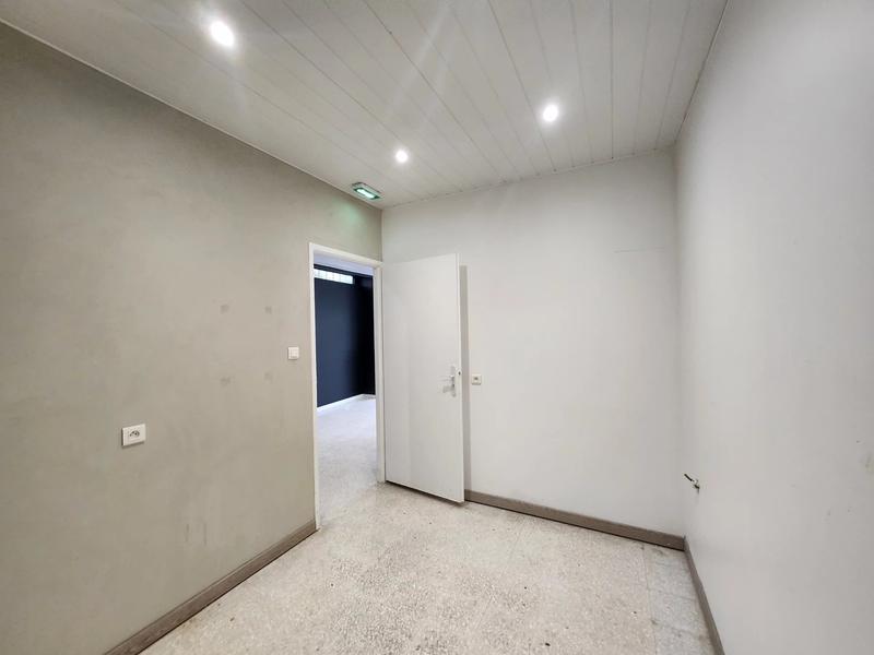 Magasins - 85 m² - 5 pièces