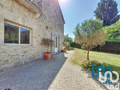 Maison - 760 m² - 11 pièces