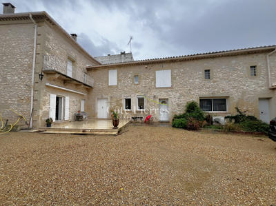 Maison de village - 218 m² - 8 pièces