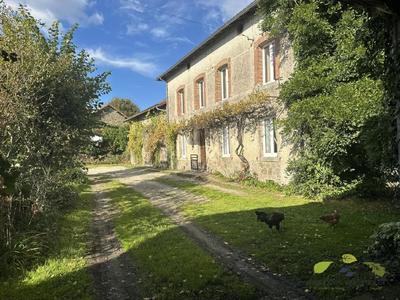 Maison - 225 m² - 8 pièces