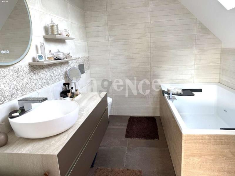 Maison - 194 m² - 7 pièces