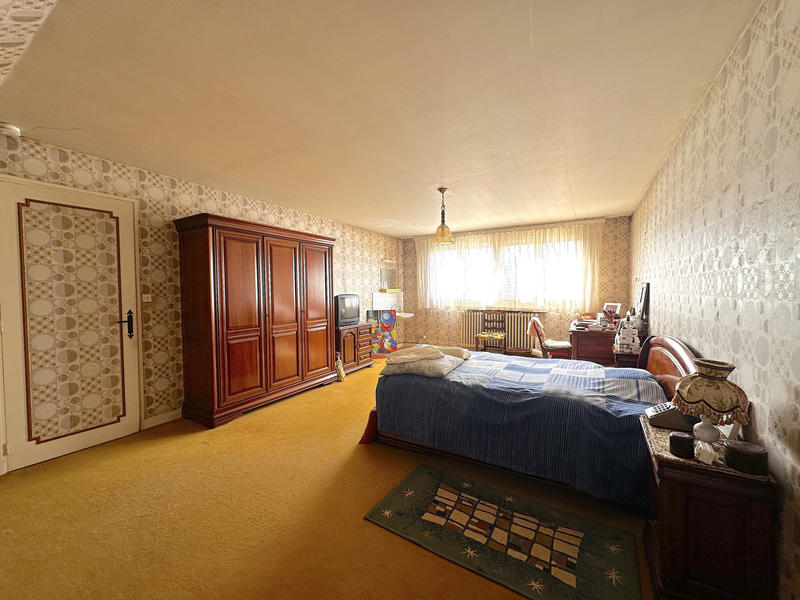 Maison - 260 m² - 8 pièces