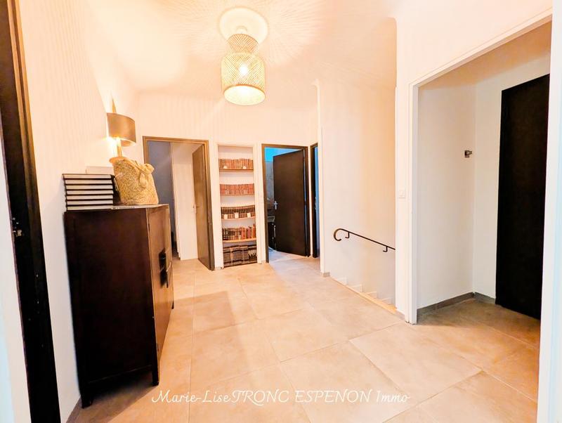 Maison - 180 m² - 8 pièces