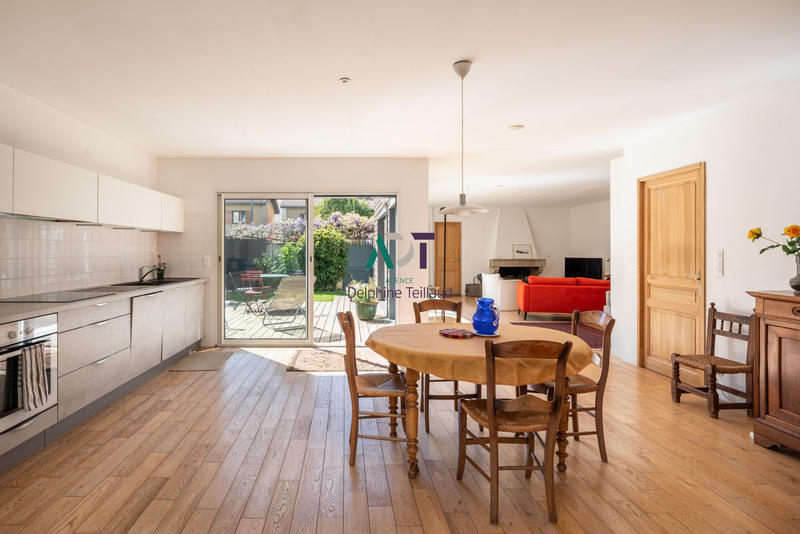 Maison - 240 m² - 8 pièces