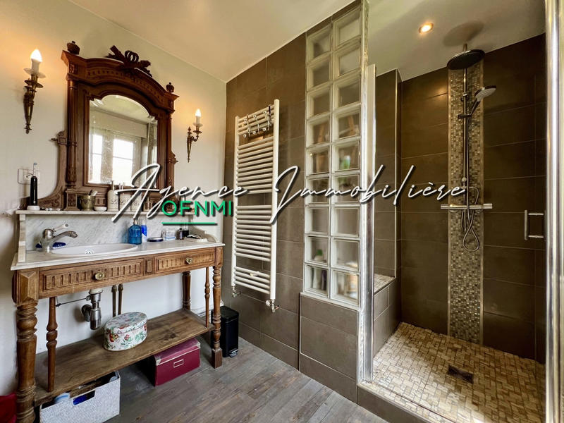 Maison - 170 m² - 10 pièces