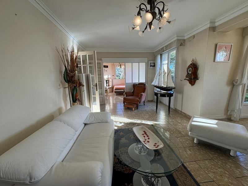 Maison - 209 m² - 9 pièces