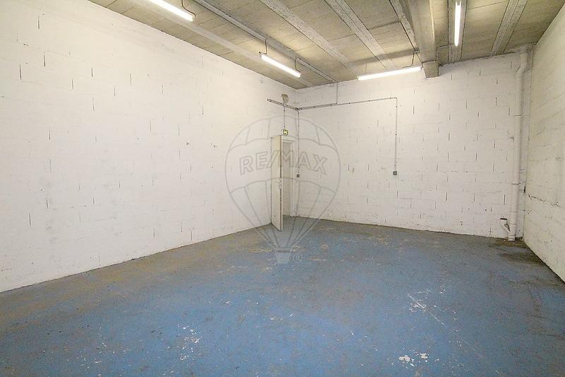 Local commercial - 322 m² - 4 pièces