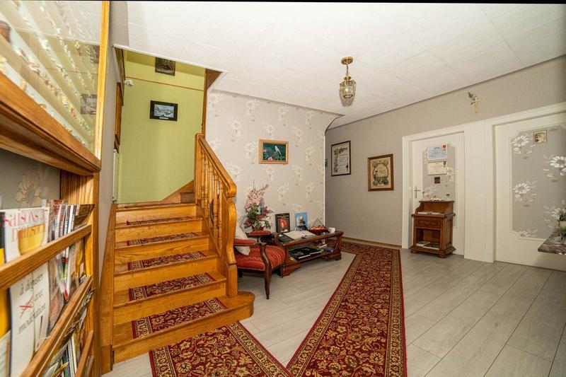 Maison - 1 000 m² - 25 pièces