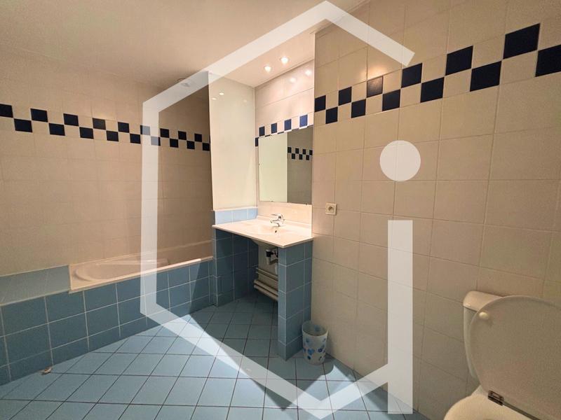 Maison - 325 m² - 18 pièces