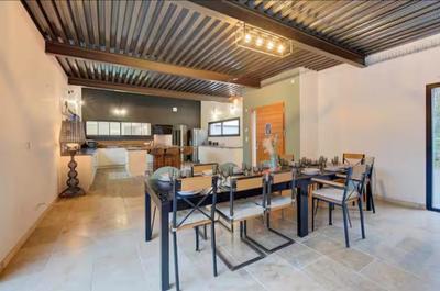 Maison - 280 m² - 7 pièces