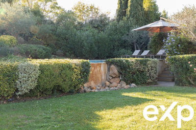 Villa - 277 m² - 9 pièces