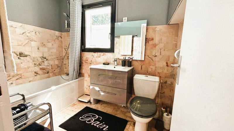 Propriété - 227 m² - 8 pièces