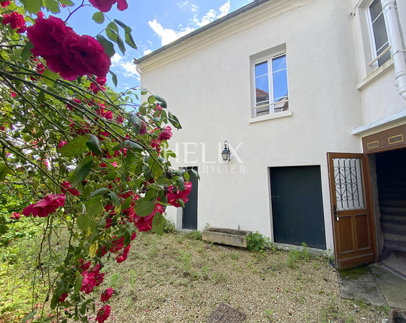 Maison - 242 m² - 9 pièces