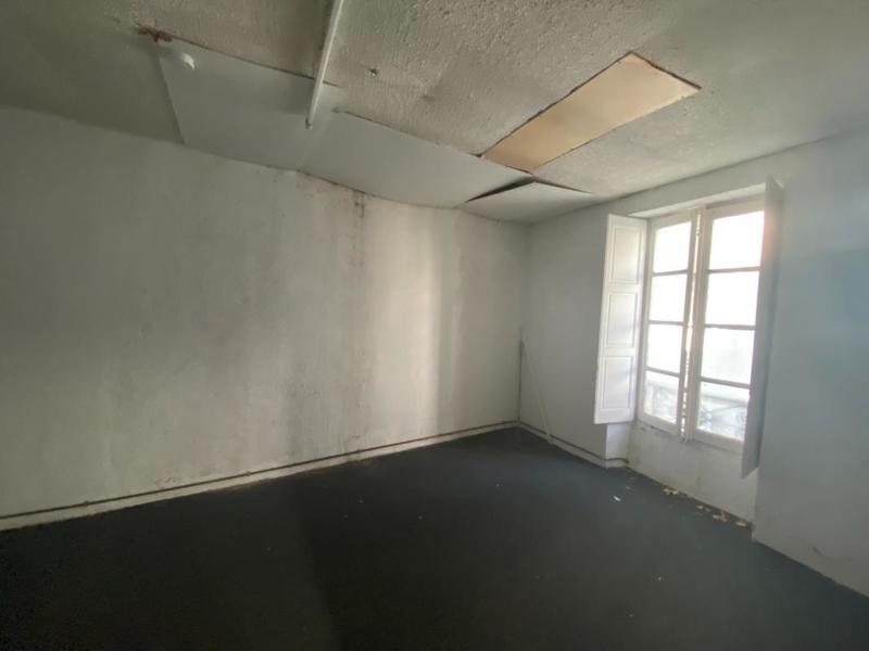 Local commercial - 136 m² - 4 pièces