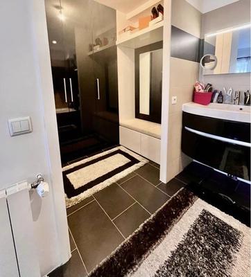 Maison - 246 m² - 9 pièces