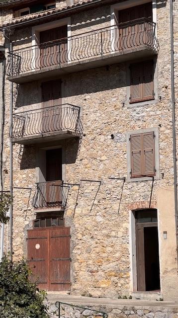 Maison de village - 94 m² - 5 pièces