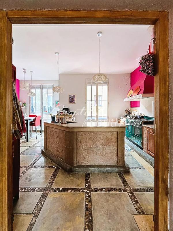 Maison de ville - 220 m² - 6 pièces