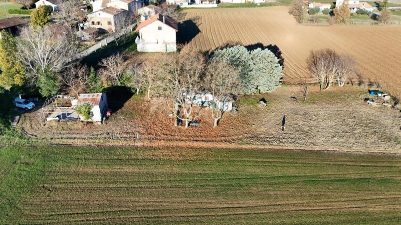 Terrain constructible - 2 105 m²