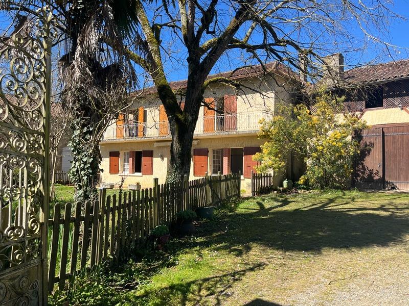 Maison - 216 m² - 8 pièces