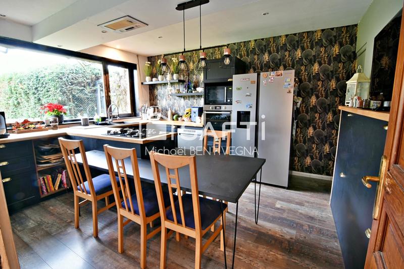 Maison - 240 m² - 7 pièces