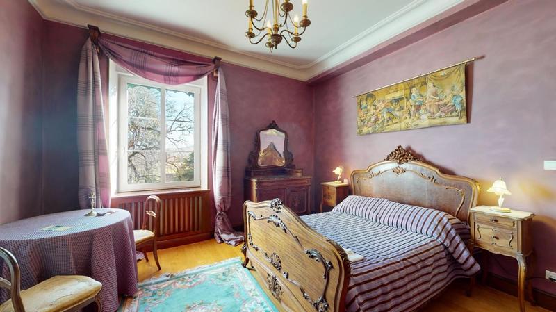 Maison - 3 512 m² - 48 pièces