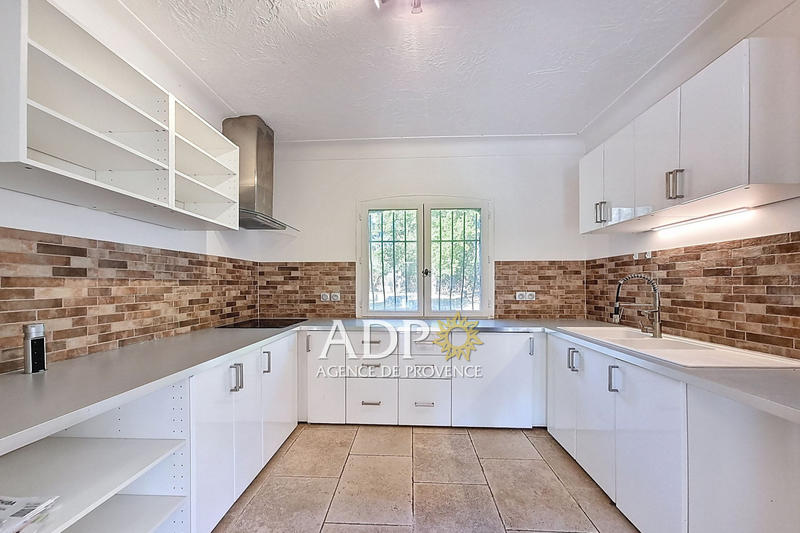 Propriété - 180 m² - 6 pièces