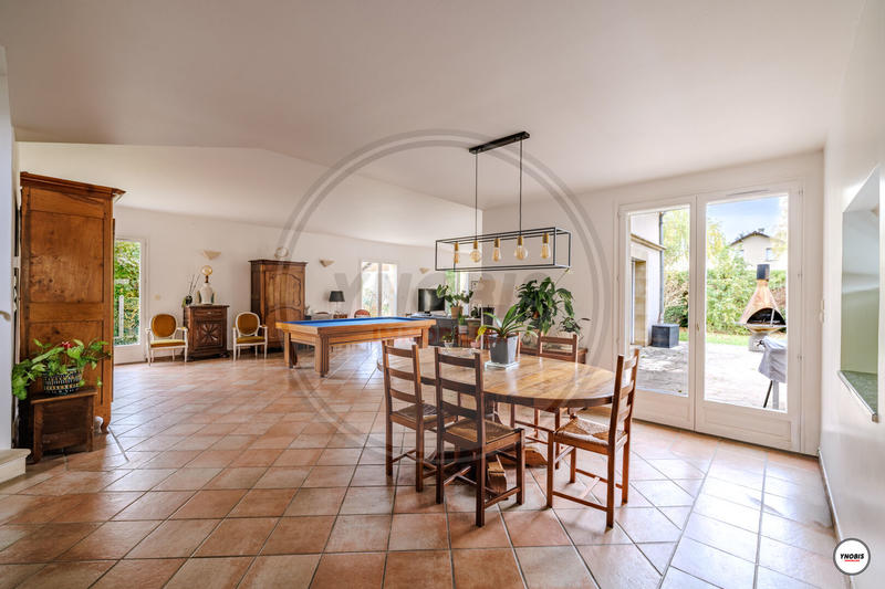 Maison - 256 m² - 9 pièces