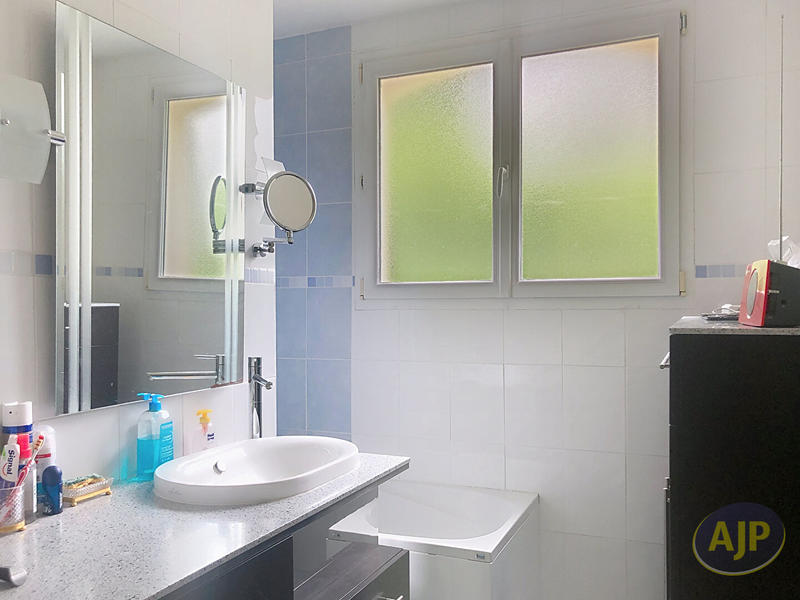 Maison - 137 m² - 6 pièces