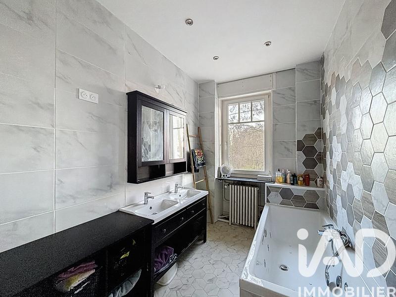 Maison - 244 m² - 11 pièces