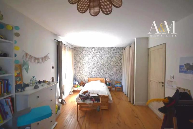 Maison - 200 m² - 5 pièces