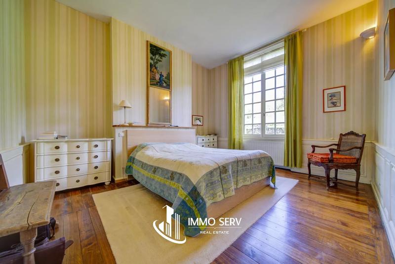 Maison - 600 m² - 16 pièces