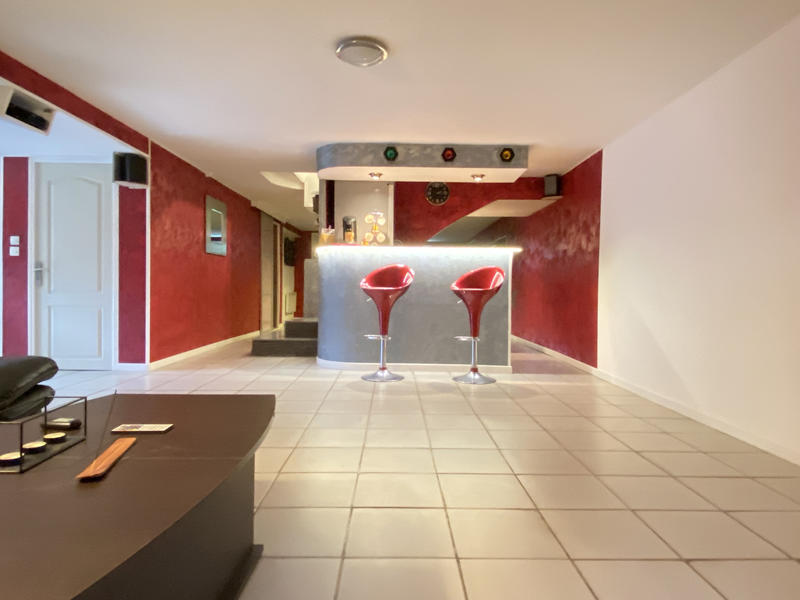 Maison - 260 m² - 9 pièces