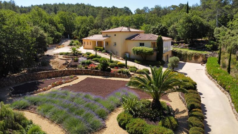 Propriété - 190 m² - 6 pièces