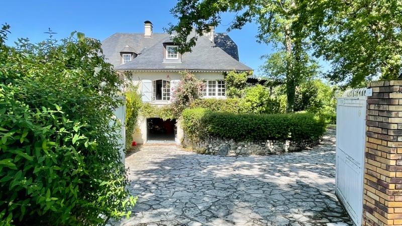 Maison - 401 m² - 10 pièces