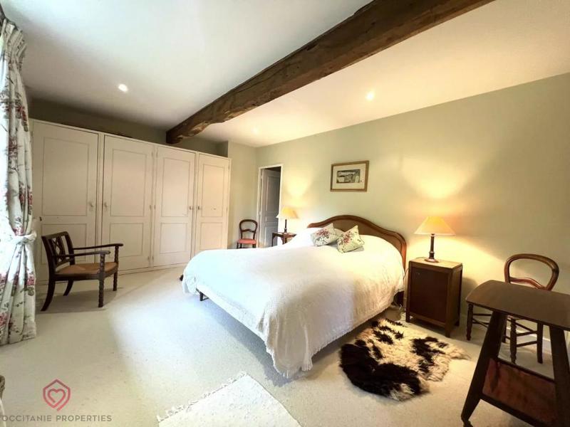 Propriété - 294 m² - 9 pièces