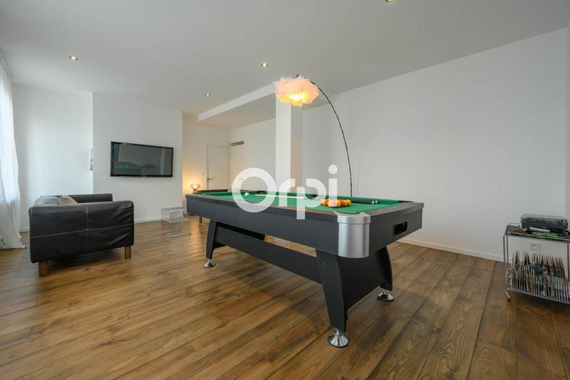 Maison - 225 m² - 6 pièces