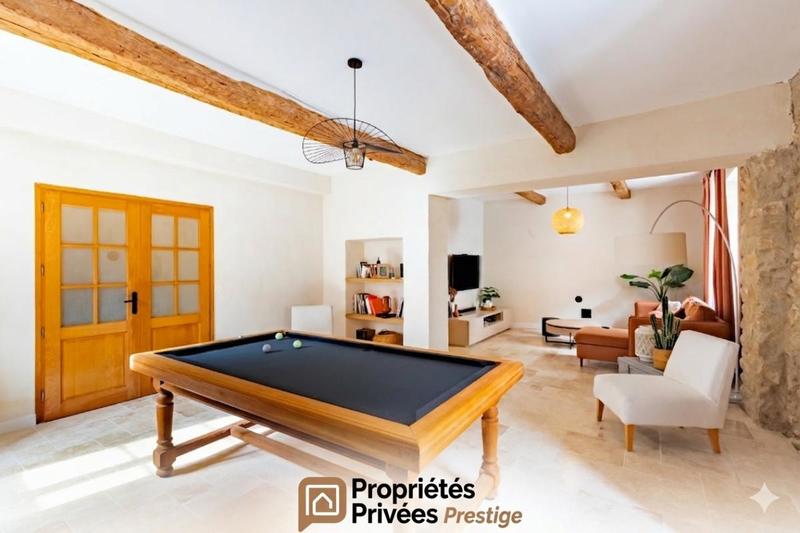 Propriété - 202 m² - 6 pièces