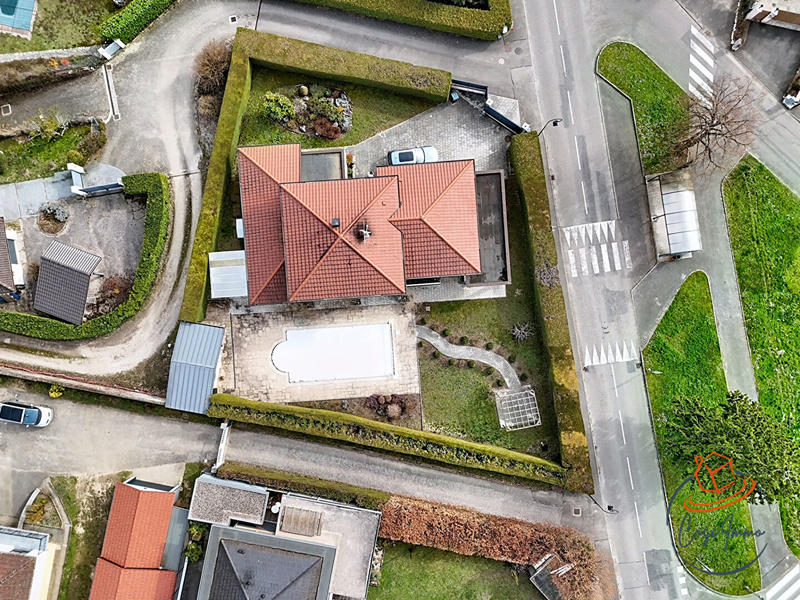 Maison - 238 m² - 8 pièces