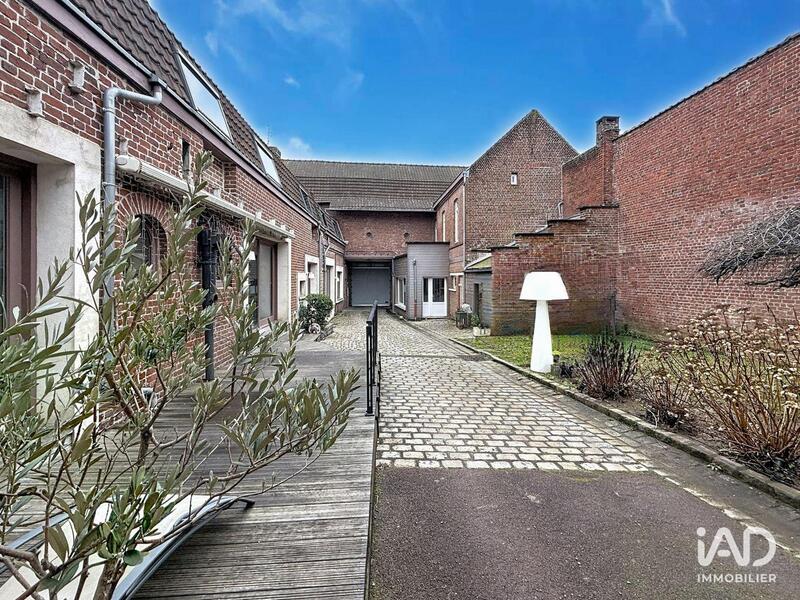 Maison - 449 m² - 9 pièces